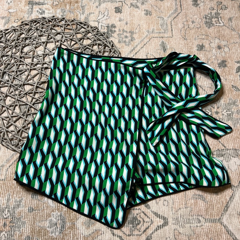 Diane Von Furstenberg Green and Black Geometric Design